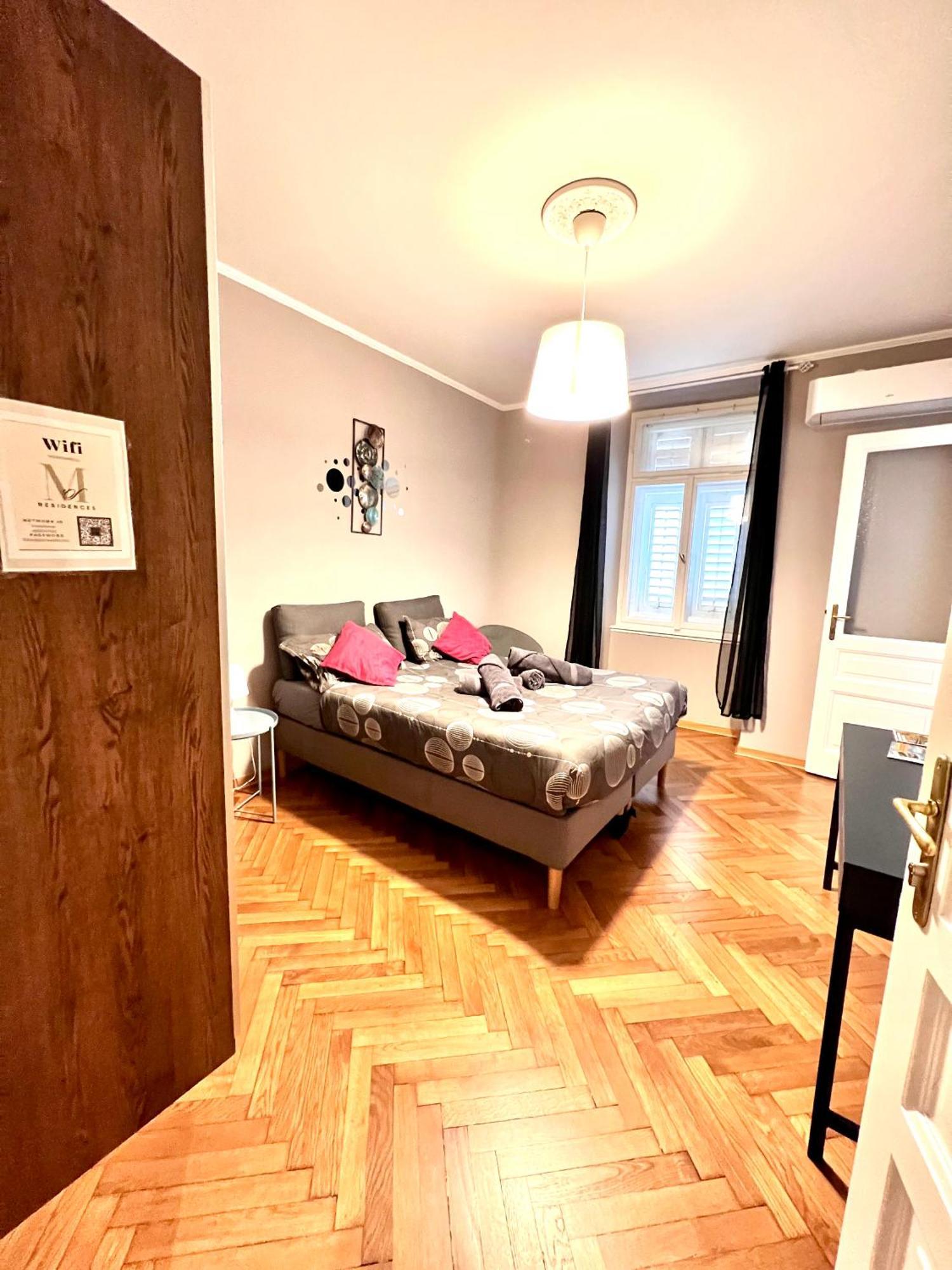 Residence Montanelli Триест Екстериор снимка