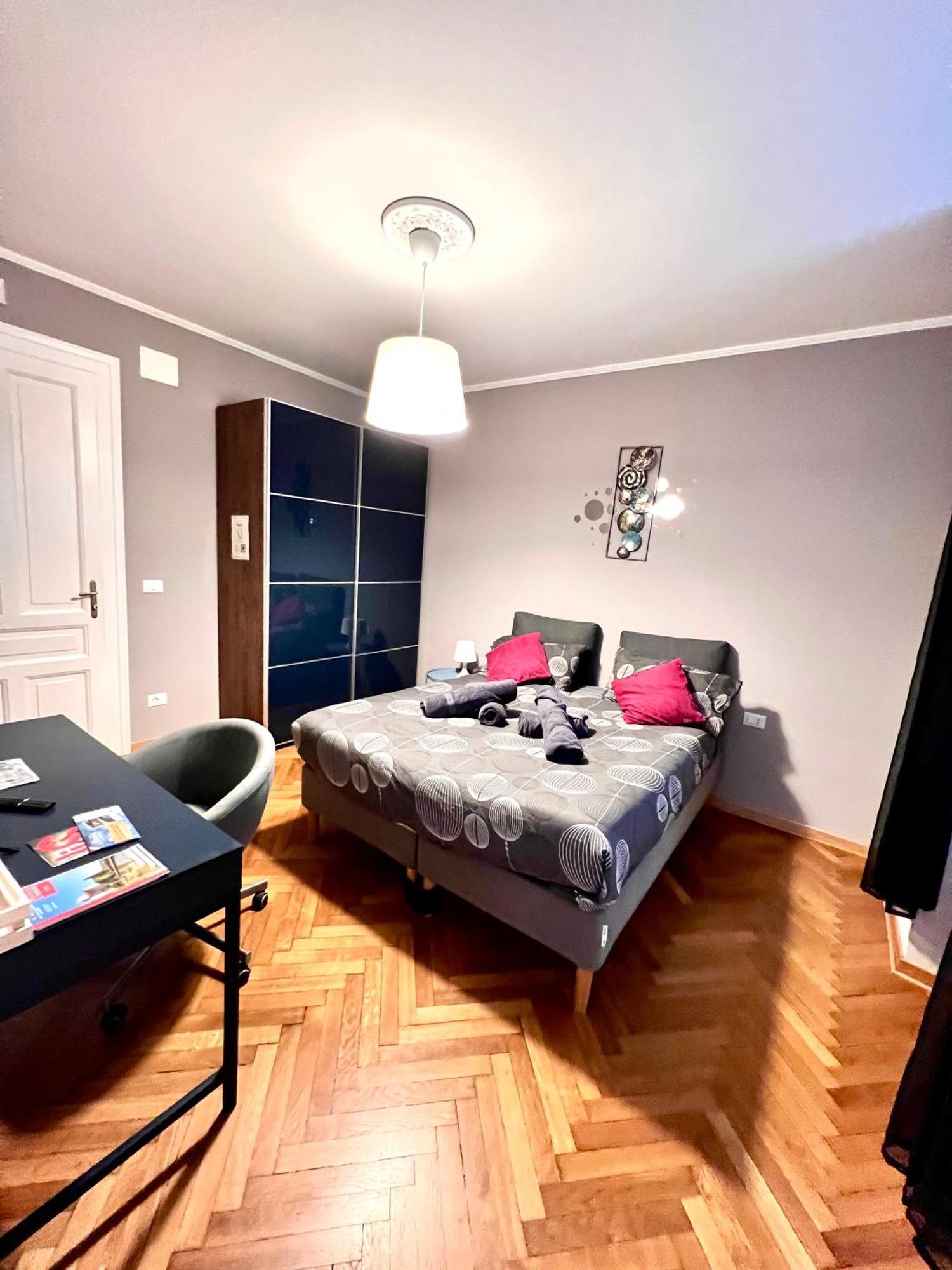 Residence Montanelli Триест Екстериор снимка