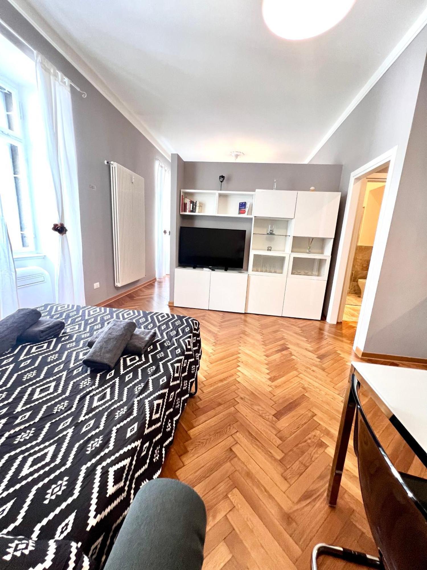 Residence Montanelli Триест Екстериор снимка