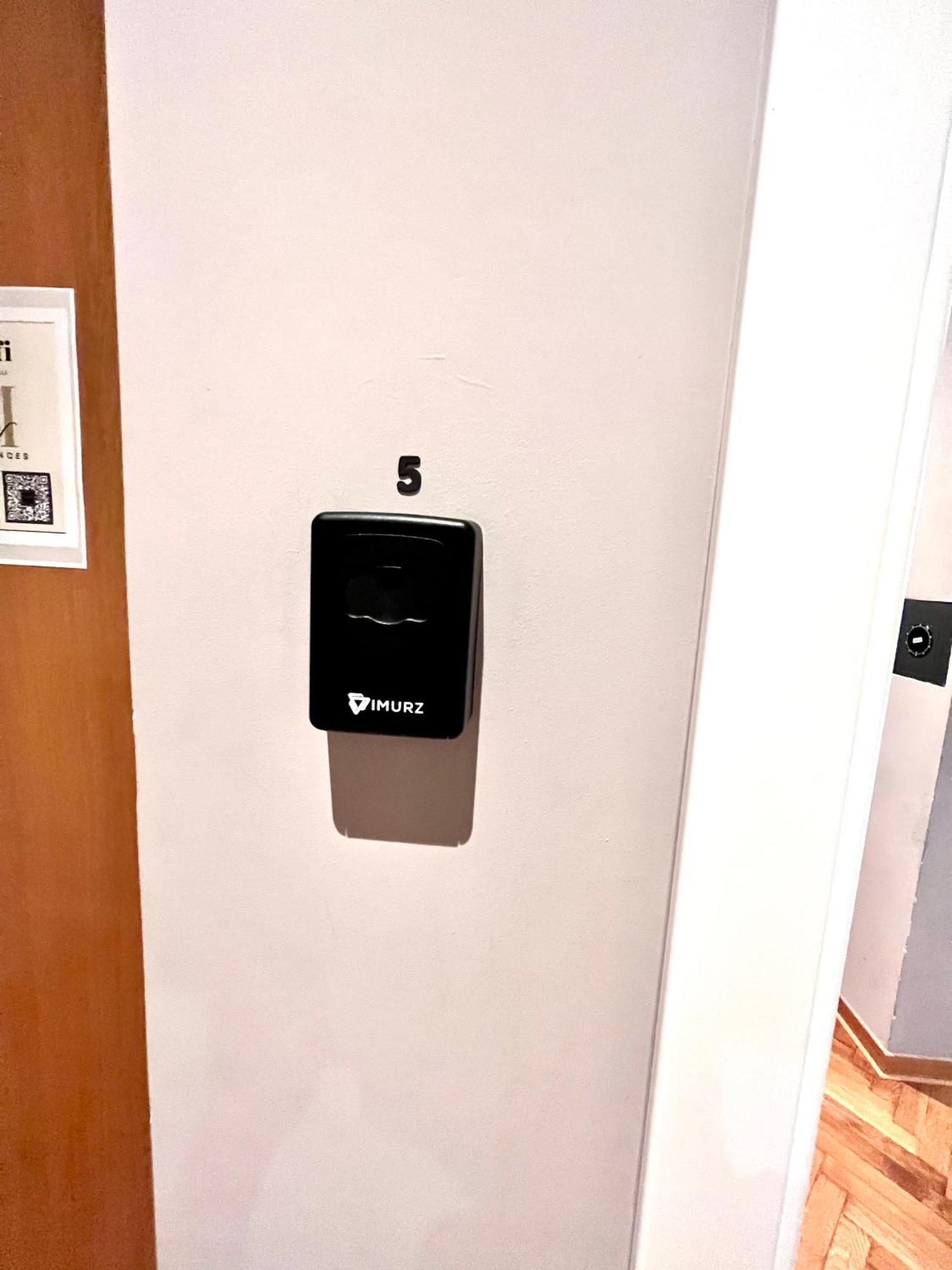 Residence Montanelli Триест Екстериор снимка