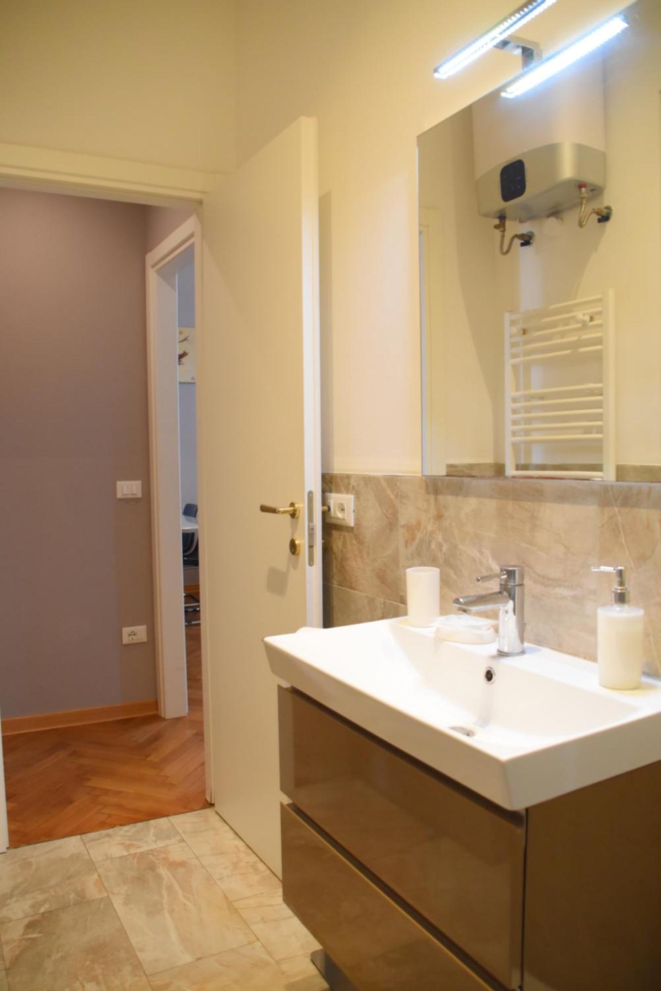 Residence Montanelli Триест Екстериор снимка
