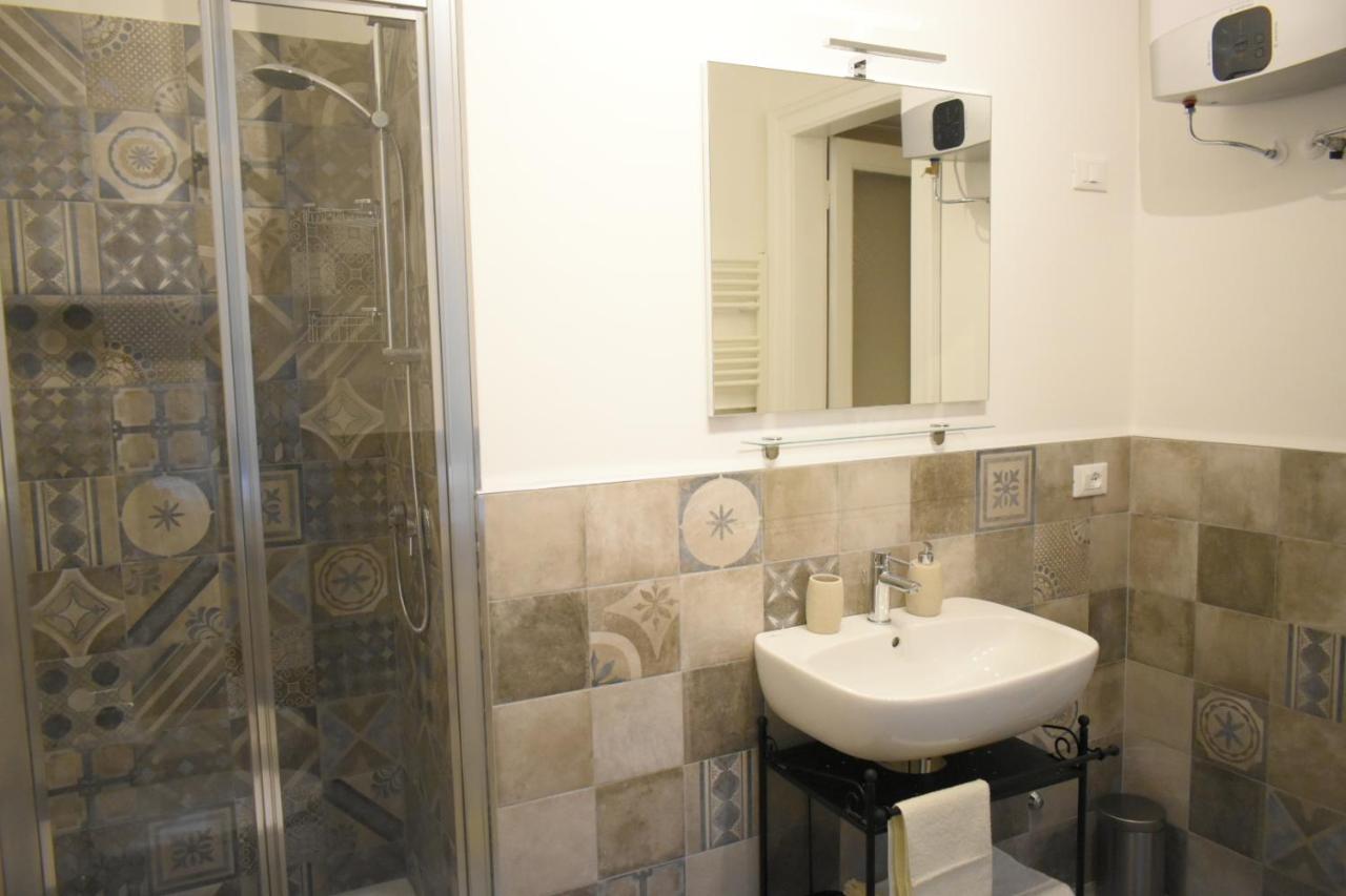 Residence Montanelli Триест Екстериор снимка